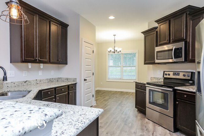 Building Photo - 119 Savannah Ridge Ct