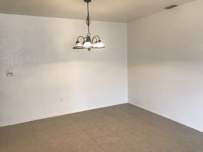 Building Photo - T3561