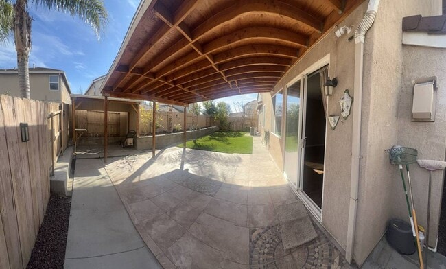 Building Photo - Spacious 4 Bed, 3 Bath Home in Madera – Pe...