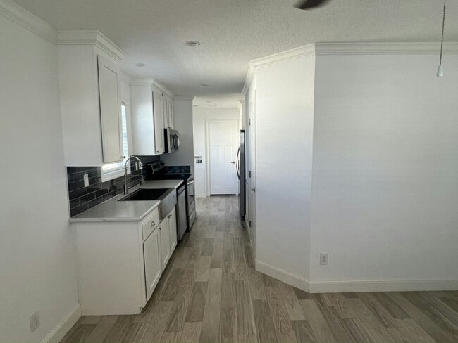 Building Photo - 5 Albert St