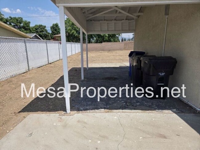Building Photo - 14798 Ivy Ave