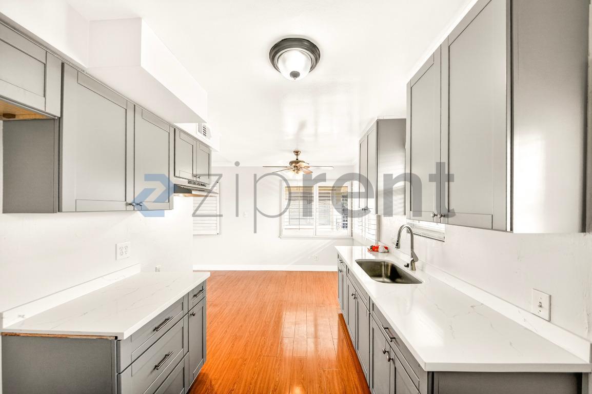 Building Photo - 2303 W Beverly Blvd