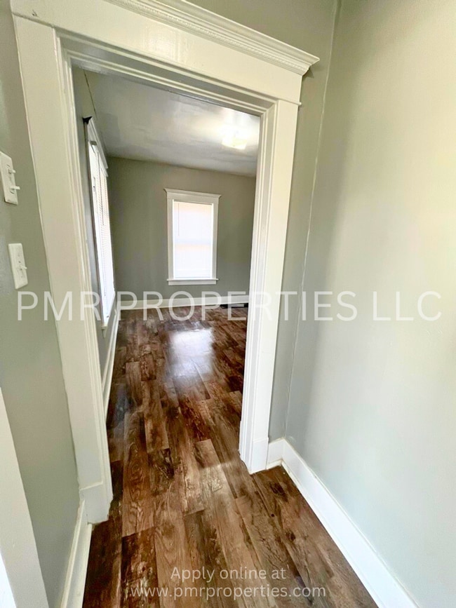 Building Photo - 2 Bedrooms/1 Bathroom House