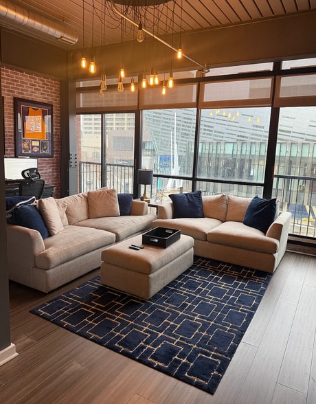 Building Photo - 515 W Main St