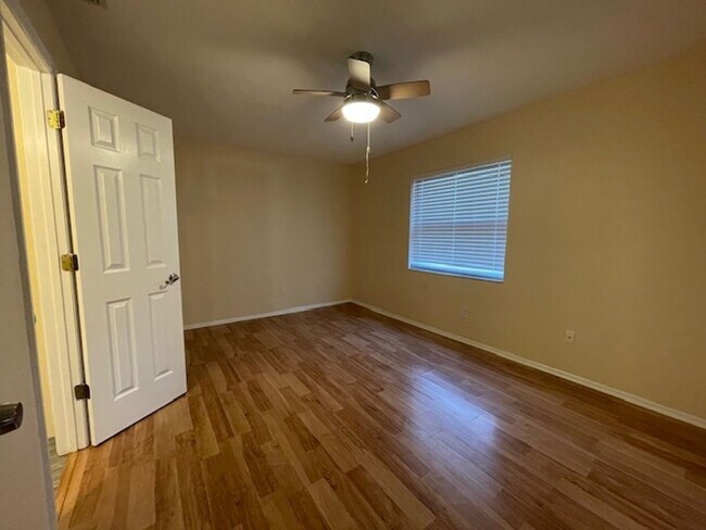 Building Photo - COUUNTRYSIDE CUTIE