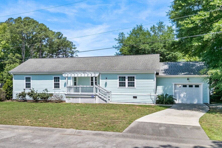 Building Photo - 433 Belle Dr