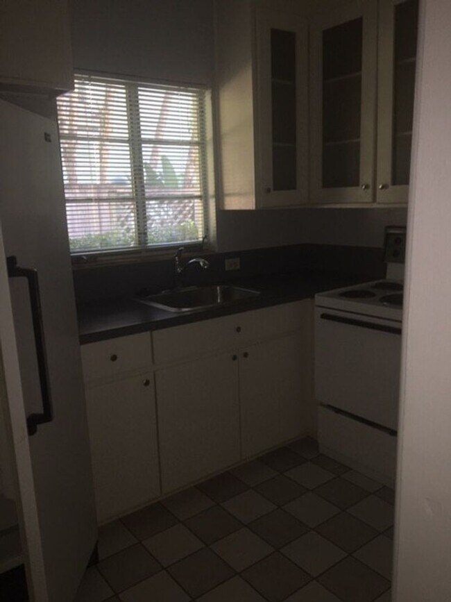 Building Photo - Lake Eola Heights Spacious Rental