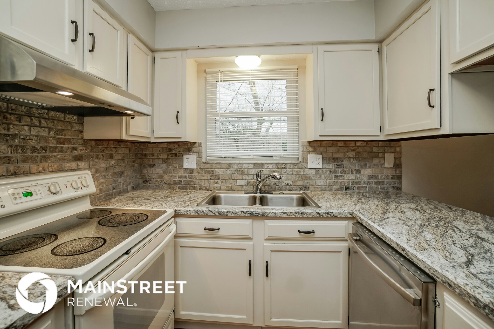 Building Photo - 2695 Kenview Rd S