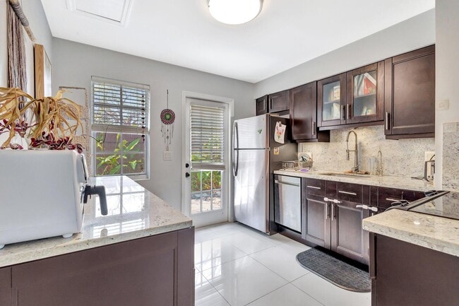 Building Photo - 227 NE 12th St