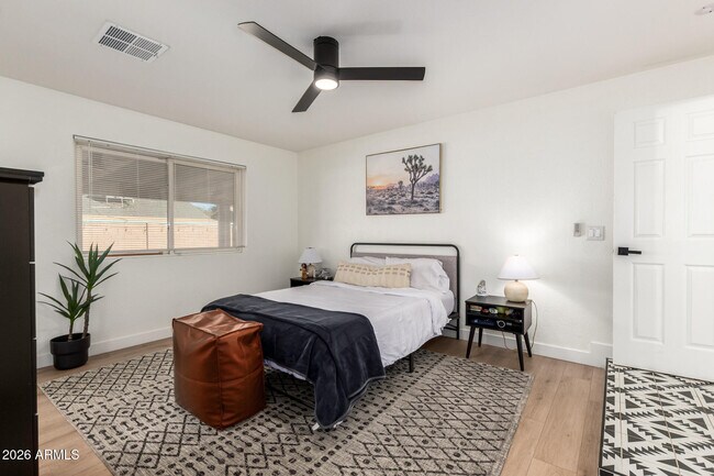 Building Photo - 4138 W Dahlia Dr