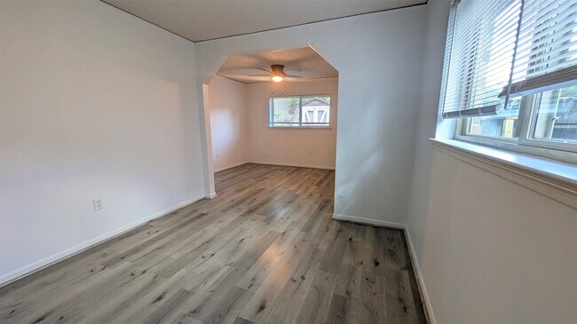 Building Photo - 10523 Huff Dr