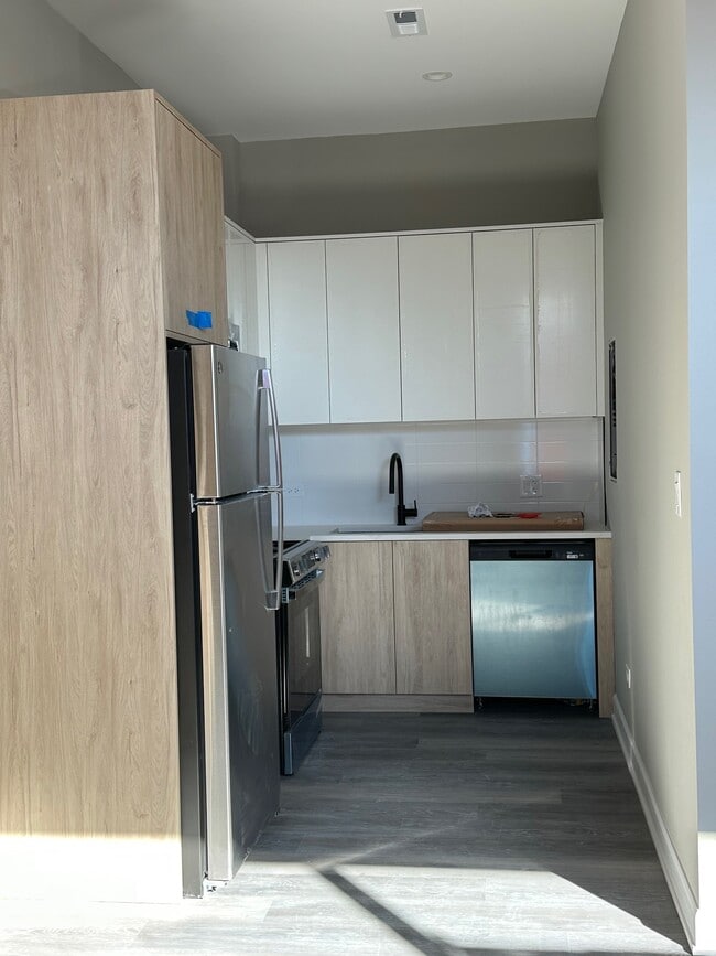 Building Photo - 5912 N Nashotah Ave