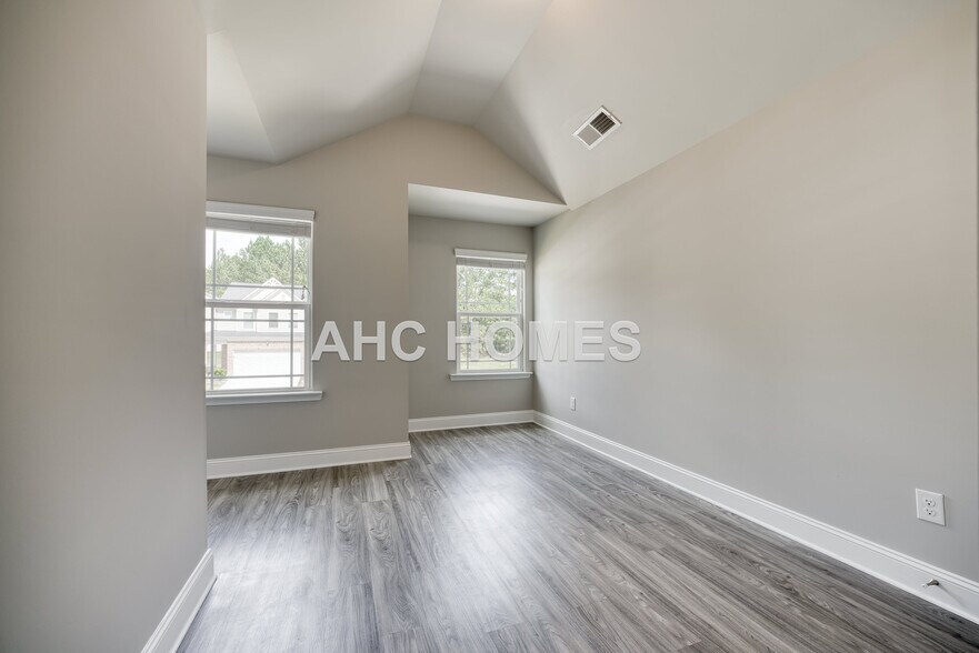 Building Photo - 2297 Shady Dr