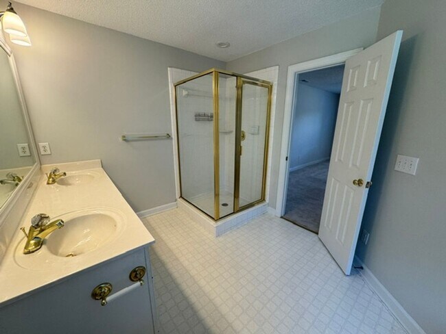 Building Photo - Fantastic Angier Home