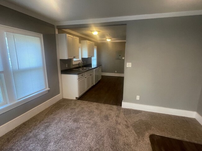 Building Photo - All brand new and updated, conveniently located in the heart of Norman!