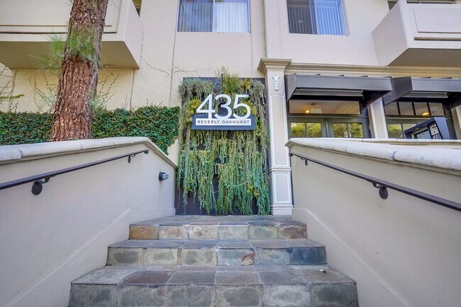 Building Photo - 435 N Oakhurst Dr
