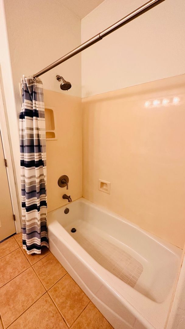 Building Photo - 10655 N 9th St