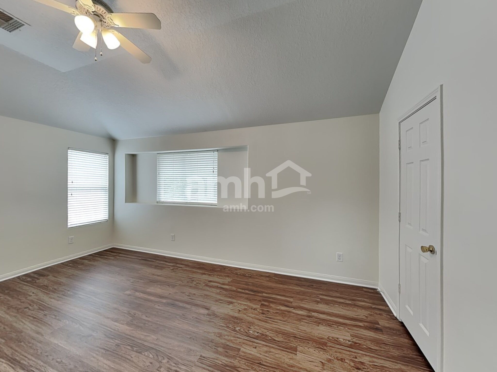Building Photo - 3631 Barkers Crossing Ave