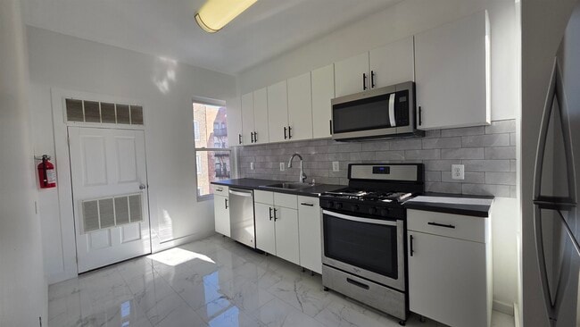 Building Photo - 6 50th St