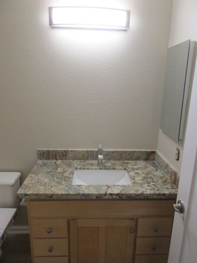 Building Photo - Mira Mesa - Canyon Bluff Complex - 2 Bed 2...