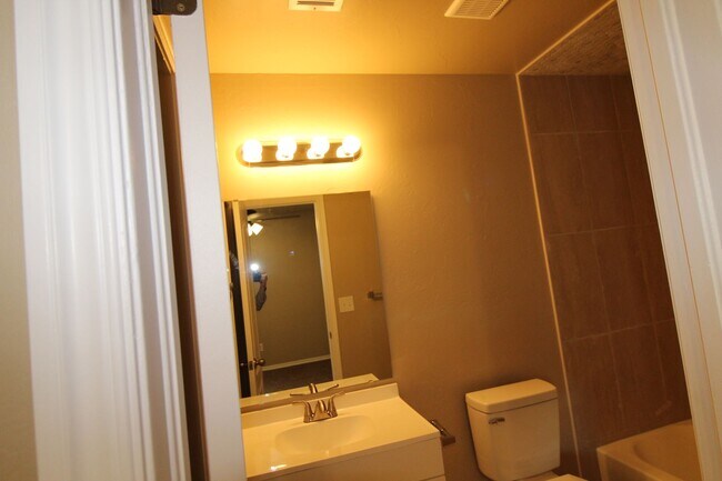 Building Photo - 4508 SE 77th St