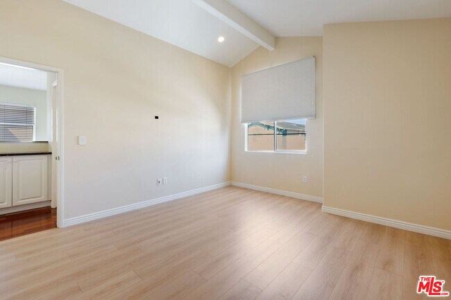 Building Photo - 2020 Penmar Ave