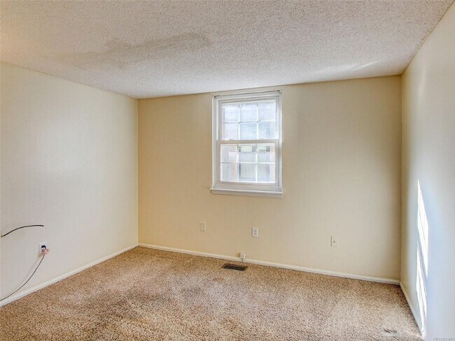 Building Photo - 854 S Rifle Way