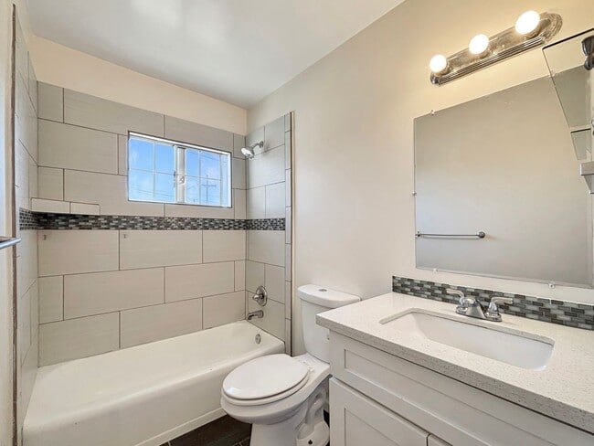 Building Photo - Gorgeous 3B/2BA House in Paradise Hills W/...