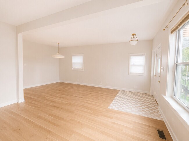 Building Photo - 3914 N Mozart St