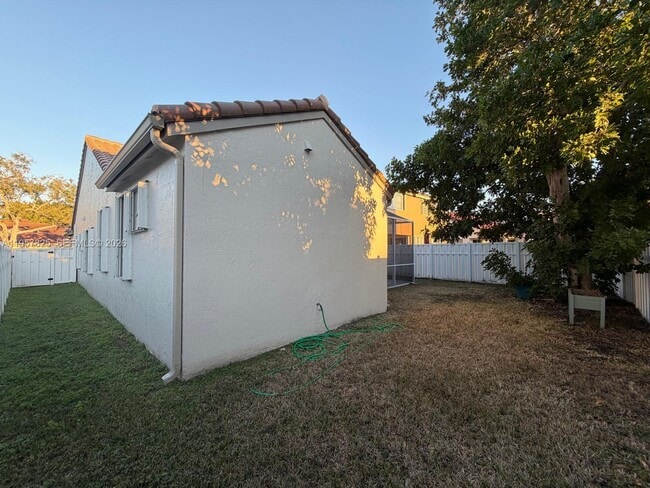 Building Photo - 755 Falling Water Rd