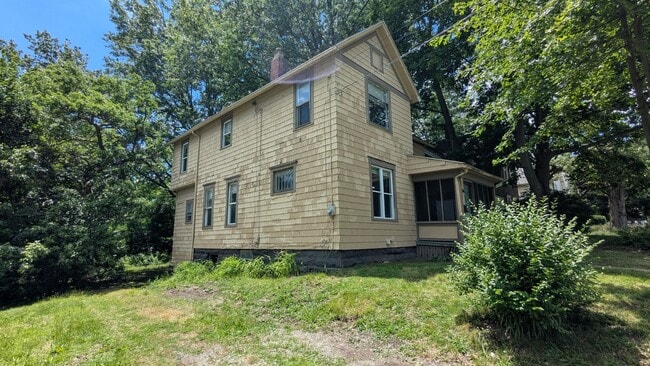 Building Photo - 498 Gage St