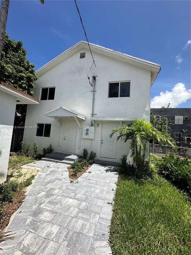 Building Photo - 3123 NW 22nd Ct