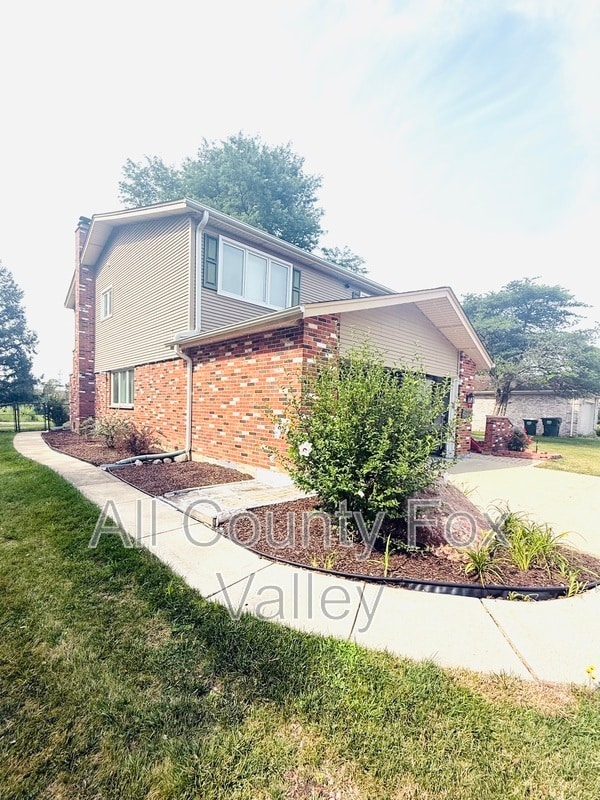 Building Photo - 21 E Appletree Ln