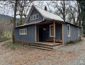 Building Photo - Country Living - 3BED/1BATH, WASHER/DRYER ...