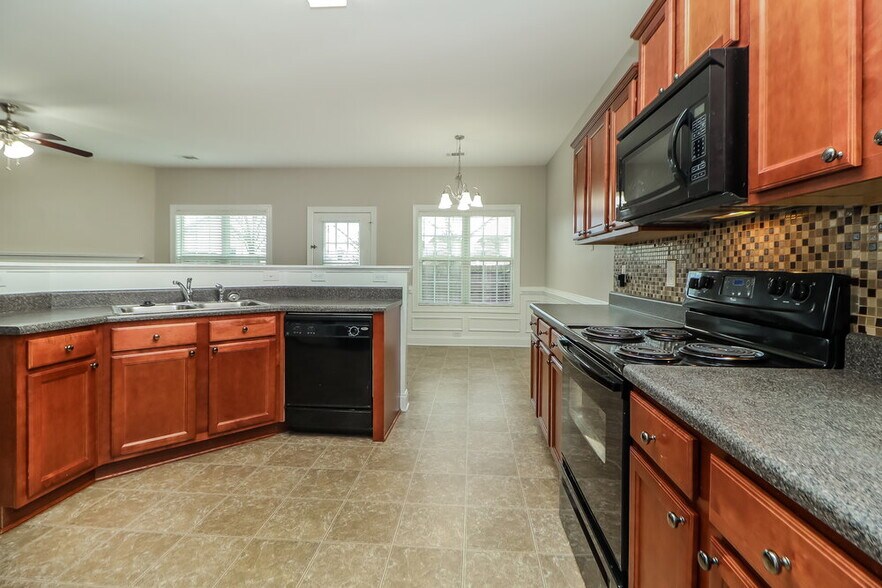 Building Photo - 5331 Apple Grove Rd NE