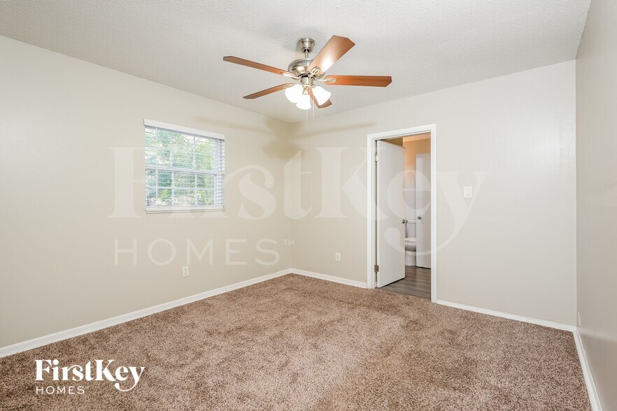 Building Photo - 585 Walden Ct