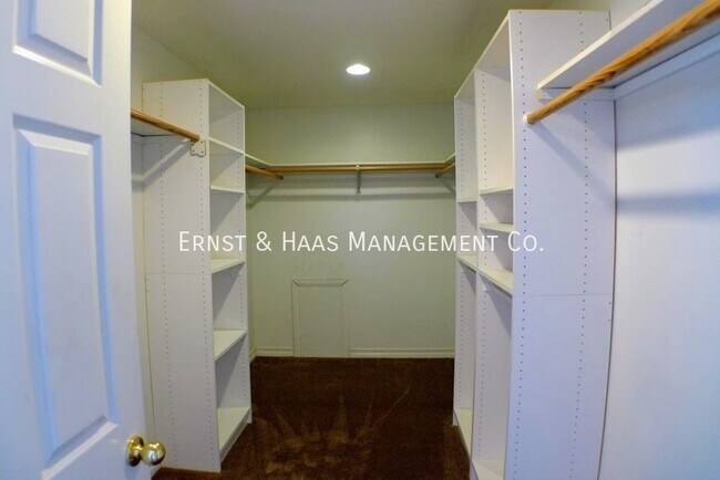 Building Photo - 3560 Pine Ave