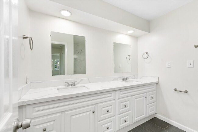 Building Photo - 24118 Spring Mill Ln