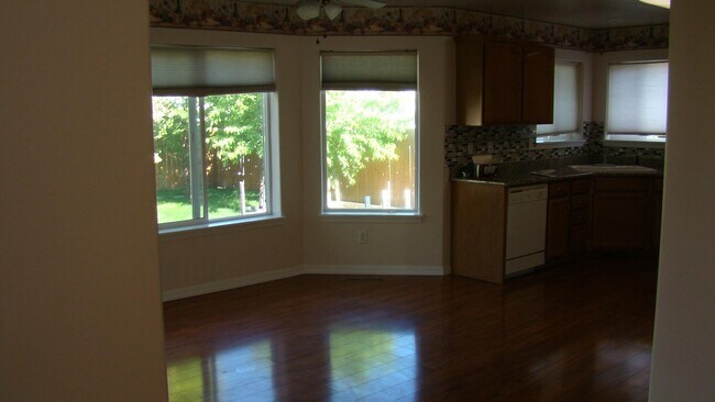 Building Photo - 1507 Anny Dr W