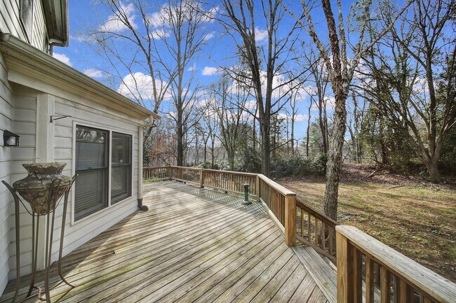 Building Photo - Spacious Four Bedroom Home!