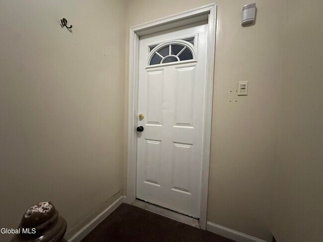 Building Photo - 144 Dove St