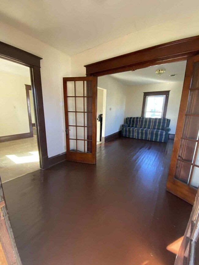 Primary Photo - 301 N 11th St