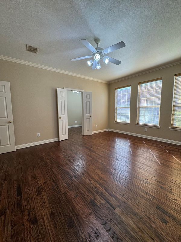 Building Photo - 9101 Forest Hills Dr