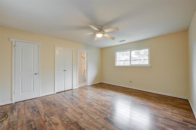 Building Photo - 5403 Clift Haven Dr