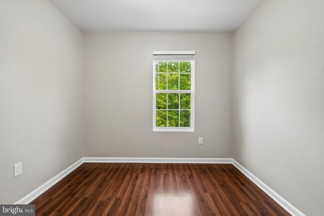 Building Photo - 10737 Kitchener Ct