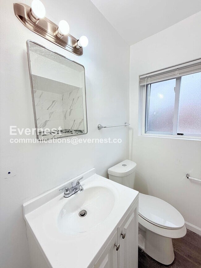 Building Photo - 15601 Schoolcraft Rd