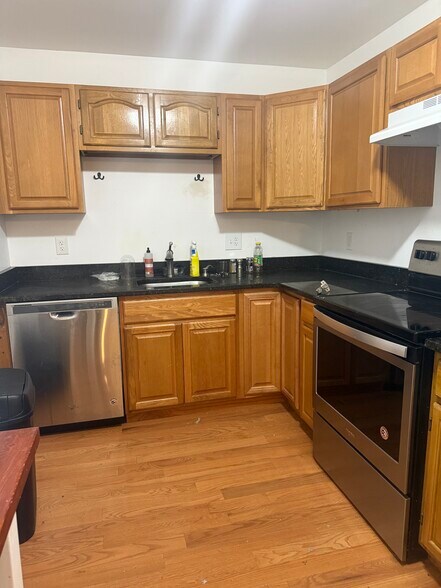 Building Photo - 115 Stone St