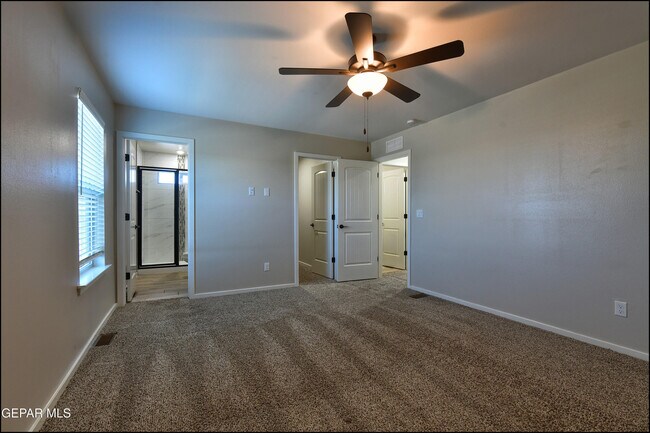 Building Photo - 516 Logwood Ave