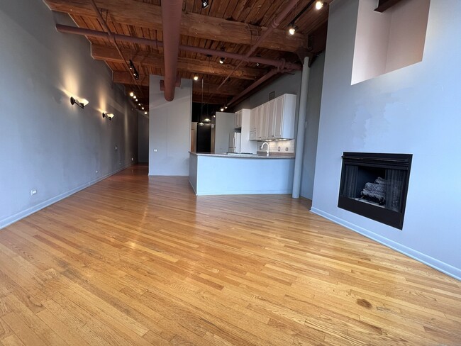 Building Photo - 1000 W Washington Blvd