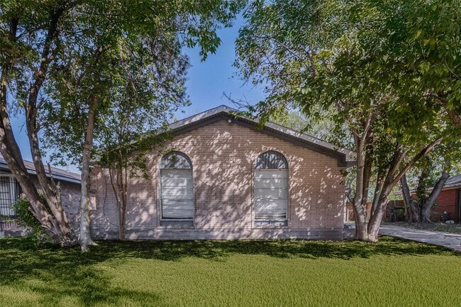 Building Photo - 3918 Dalmatian Dr
